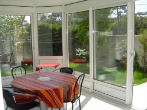 Maison T3 confortable avec jardin clos, véranda équipée, proche plage, commerces et activités - FR-1-92-677